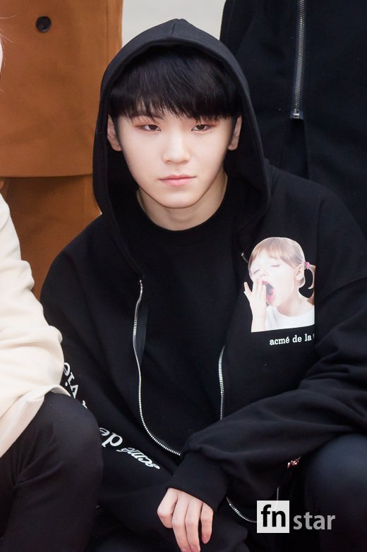 [포토] 세븐틴 우지, ‘아침에도 살아있는 눈빛’
