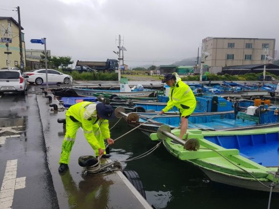 울산, 약사천 범람 우려 차량대피...항공기 8편 결항