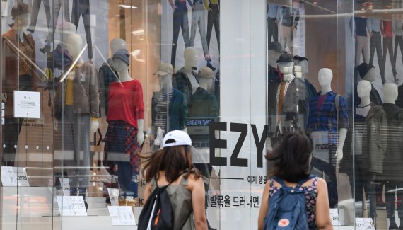 입추, 명동거리에 등장한 가을의류