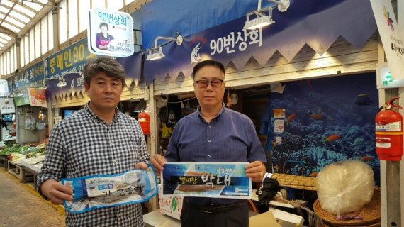[현장르포] 군산 신영시장 다를 것 없던 생선도 포장하고 상표등록했더니 시장명물