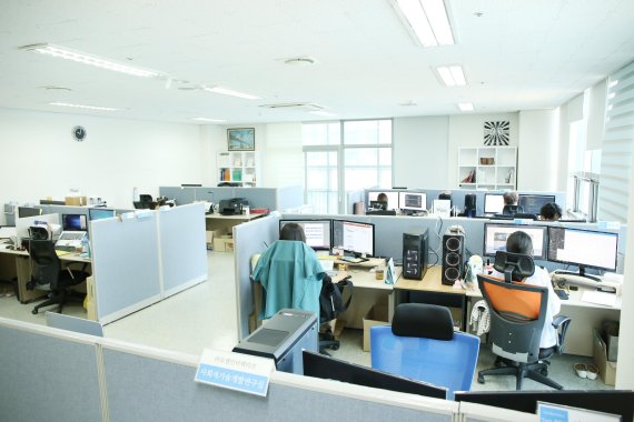 [fn·잡코리아 공동기획 2017 청년희망 슈퍼기업] 오엠인터랙티브, 후즈하비몰 통해 소상공인 등 지원