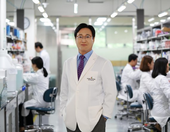 [인터뷰] 강경선 강스템바이오텍 의장 퓨어스템 AD로 1500억 시장 만들 것