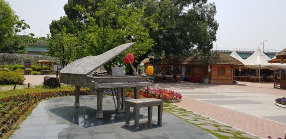 〔한국의 진짜 속살, 전통시장을 찾아서〕 젊음과 전통이 공존하는 현풍백년도깨비시장 묘한 매력있네