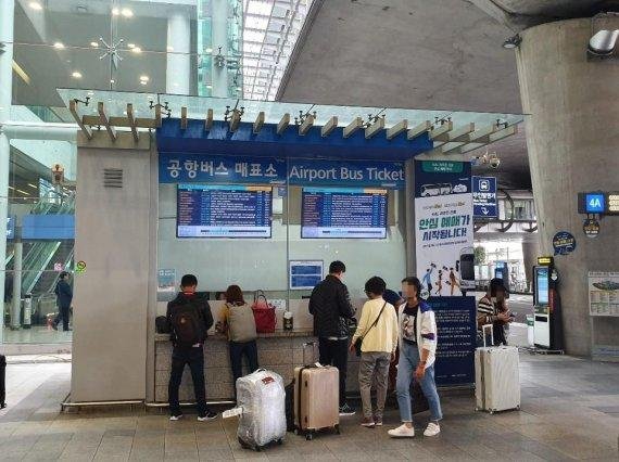 인천공항공사, 버스 매표소 직접 운영…법적 근거 없어