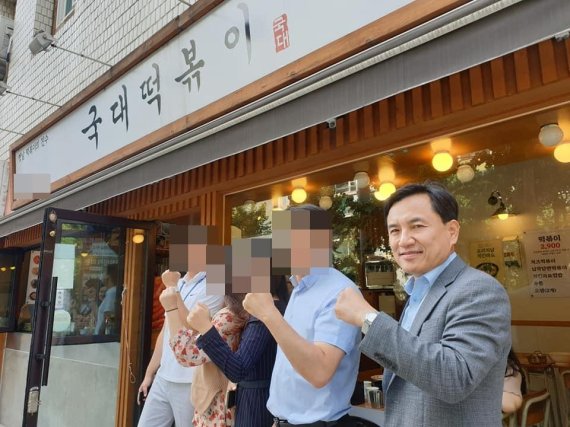 자본잠식 국대떡볶이, 文대통령∙조국 공개비판 동아줄 될까