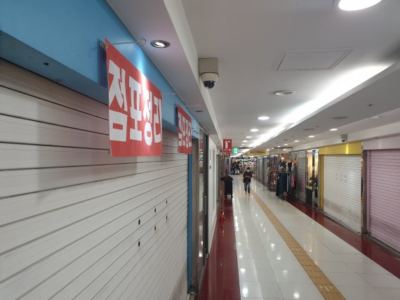 ‘수익 보장’ 명동역 지하상가도 텅텅… 10곳 중 3곳 비었다 [현장르포]
