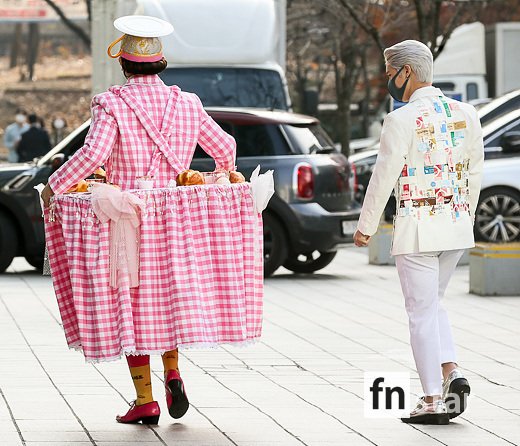 [포토] 노라조, ‘뒤태도 파격’