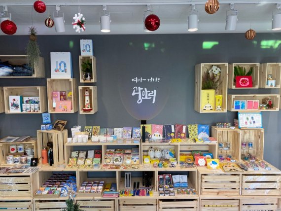 부산 관광기념품 10선 동백상회 광안리점 개점
