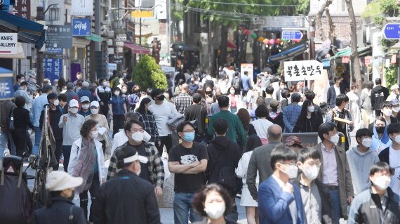 시민들로 붐비는 인사동 거리