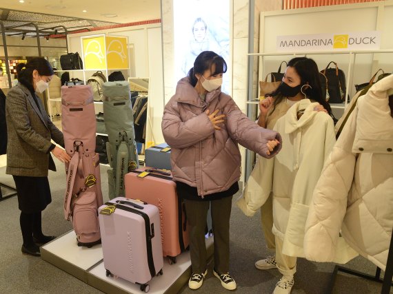 롯데백화점 부산본점 만다리나덕 멀티숍 팝업