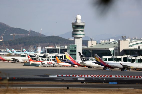 속속 풀리는 해외 무격리 여행…여행·항공 관련주 들썩