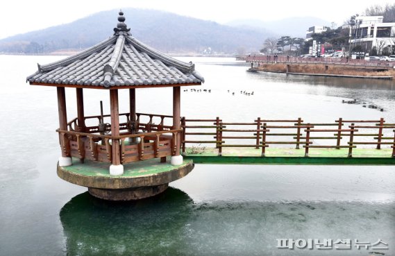 시흥 물왕호수 겨울옷 벗고 찬란한 봄날 입다