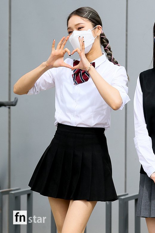 [포토] 오마이걸 미미, 네일 돋보이는 하트