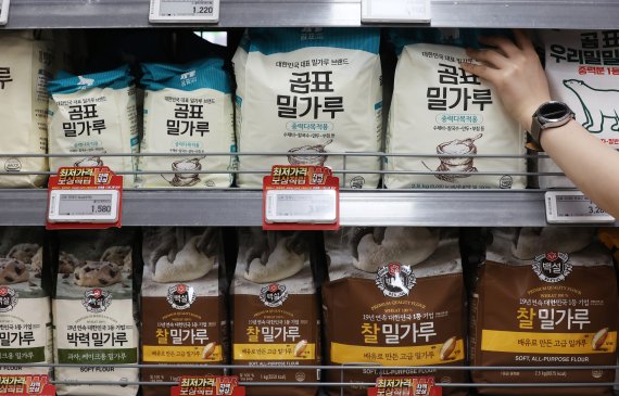 수입 곡물價 오른다 소식에...사료·밀가루株, 상한가까지