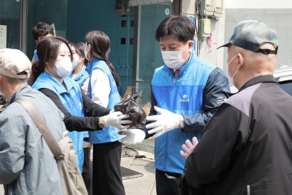 DGB생명, 지주 창립기념일 맞아 무료 급식소 봉사