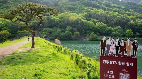 BTS도 반한 한옥마을, 금낭화 꽃동산… 구석구석 완주하자! [Weekend 레저]