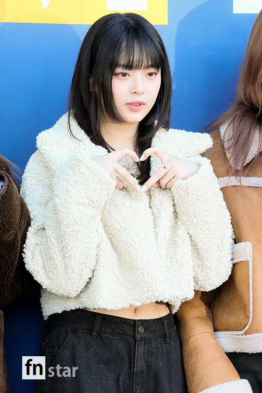 [포토] 뉴진스 하니, 화이트 네일 하트