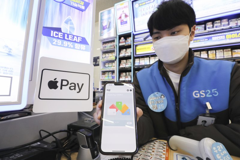 애플페이 서비스 시작.. 편의점·마트·배민서 사용 가능