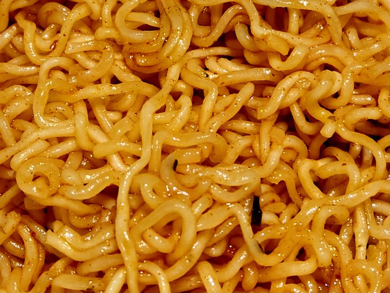 [이맛어때] 과실향 가득한 소스에 쫄깃한 면발...“라면 아닌 일품요리”