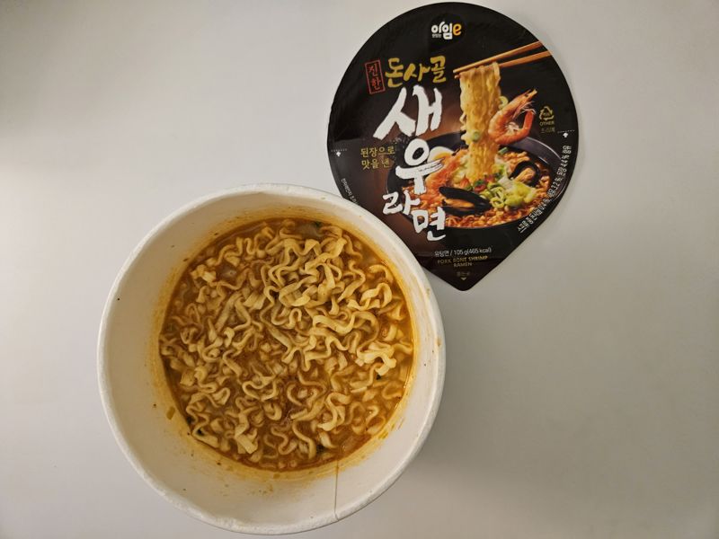 [이맛 어때] 편의점 라면에서 발견한 일본라멘의 향...돈사골 새우라면
