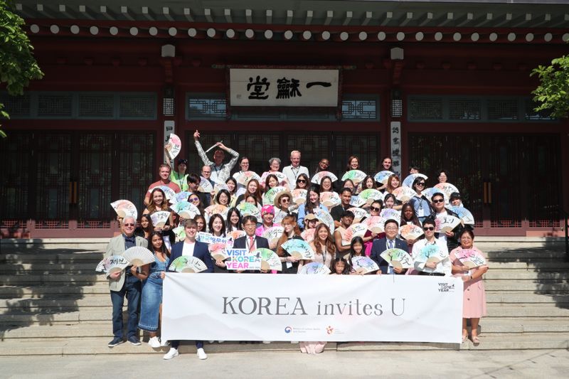 아이 러브 코리아!..  단체로 K관광 나선 외국인 사연 들어보니