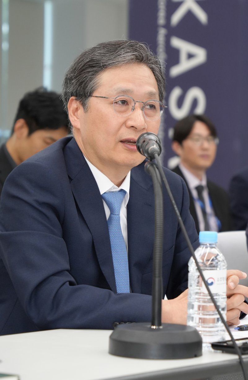 위성산업 성장 지원·소통 이어갈 것 윤영빈 우주청장, 기업인들 만나
