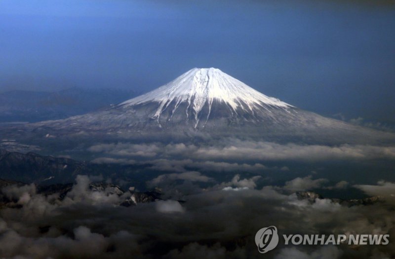 후지산 등산 자제 무시하고 오른 4명 사망