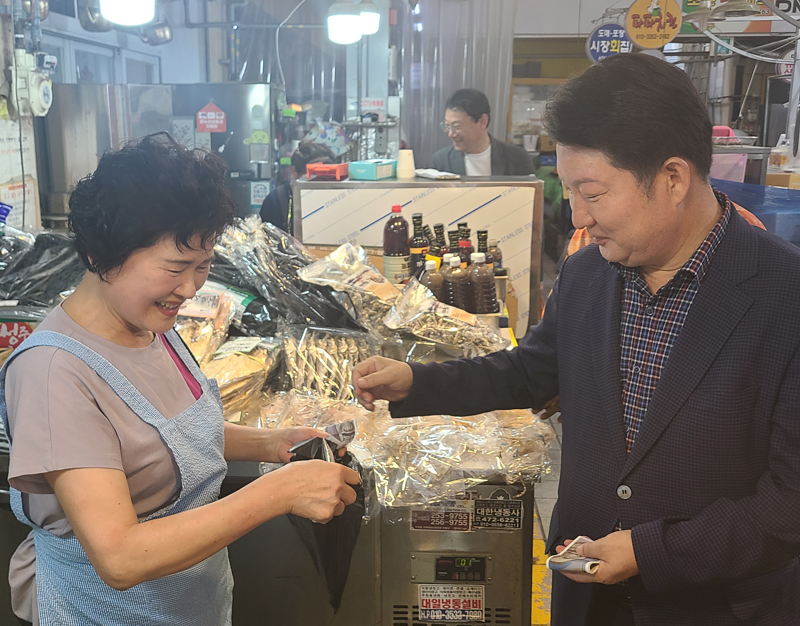 권영진 국회의원 월촌역시장서 아홉번째 장보기