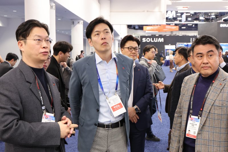 메타버스 중꺾마...신유열이 각별히 챙긴 롯데의 미래 먹거리는? [CES 2025]