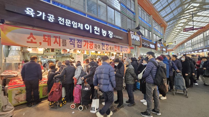 차례 그냥 안지내면 안되나요..설 앞둔 경동시장 가보니 [르포]