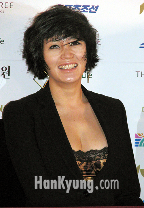 [청룡영화제] 김혜수, 핸드프린팅 행사도 섹시-파격!