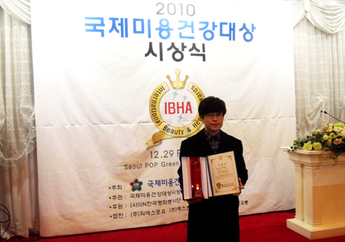 [포토] 압구정 오라클 피부과 노영우 대표원장 2010 골든 메디컬상 받았어요