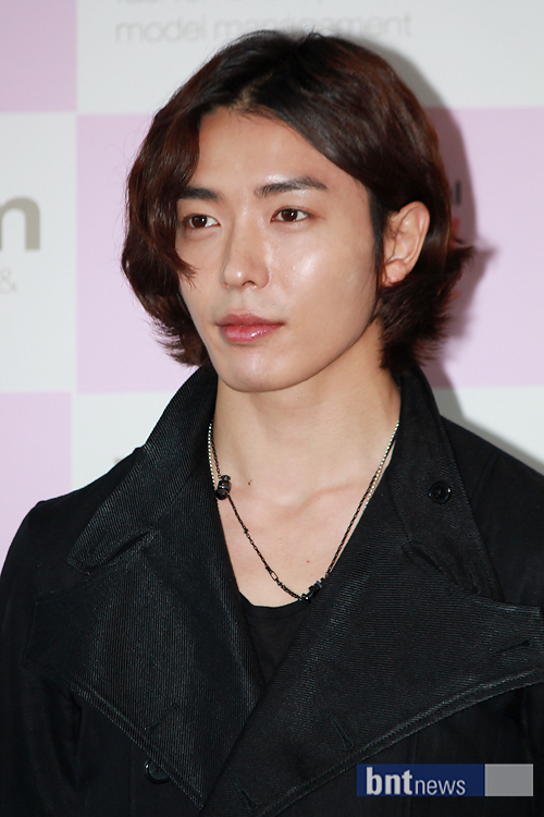 김재욱, 모델 배우 이어 이제 가수? 록밴드 '월러스' 활동!