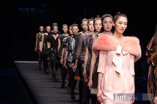 [포토] 이영희 프리젠트 F/W 컬렉션, 밀리터리와 메트로의 조화~