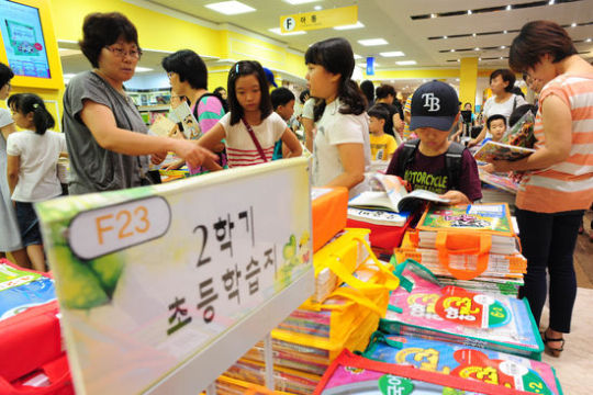 신학기 맞은 서점가 분주