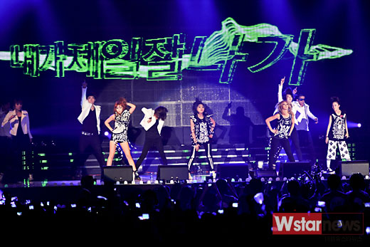 [포토] 에뛰드 콘서트 2NE1 네명 중 누가 제일 잘나가?