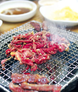 숯불에 구워먹는 반값 한우도 일품