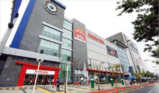 [글로벌 산업전쟁] 홈플러스, 문화 서비스 강화…고급형 마트 로