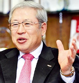 자체상표 생수 팔고 모바일로 주문받고…알파 문구점의 무한진화