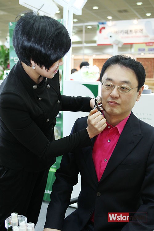 [포토] 권영찬, 리파캐럿 써보고 화들짝 피부가 달라요~