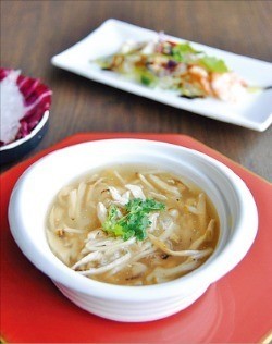 [Travel] 왕들의 보양식…양념 안넣고 제비집 고유의 식감 살려