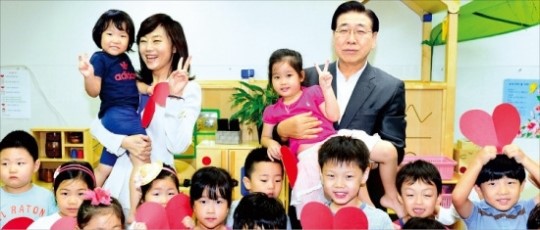 어린이집 방문한 정준양 회장과 조윤선 장관