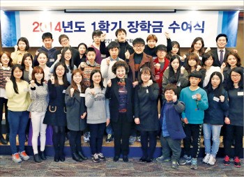 [나눔경영·소통경영] 롯데그룹, 매년 5억원 들여 해외 장학·구호사업