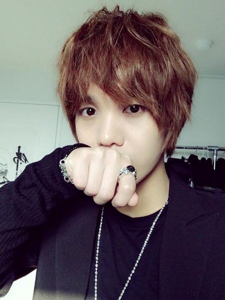 엠블랙 미르, 분위기 있는 사진과 함께 “음원 나와요”