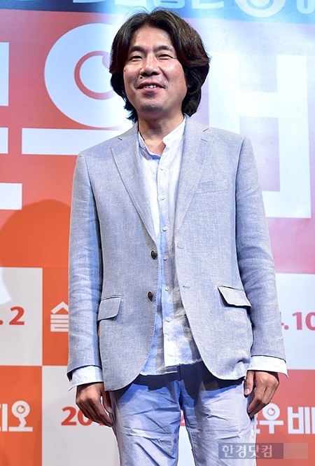 [포토] 오달수, 어색한 포토타임에 그저 미소만~