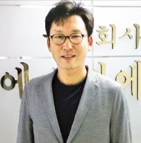 [프랜차이즈 CEO 인터뷰] 이신천 매드후라이치킨 대표 독특한 콘셉트의 인테리어가 매력…가맹 90%가 동네상권 1등 치킨점