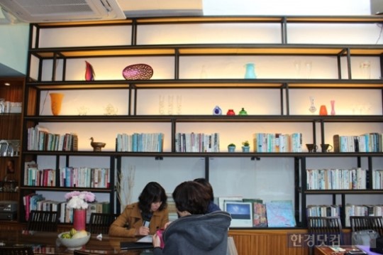 인사동 명소, 북카페 레아와 고서점 … 대를 이어 인사동 지키는 오누이
