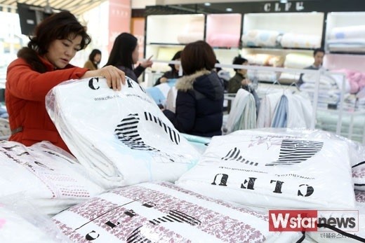 [포토] 클푸 사랑나눔 바자회, 평일에도 불구하고 인산인해 ‘눈길’