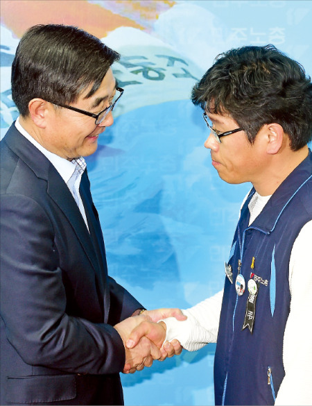 21개월 만에 민노총 방문한 고용부 장관