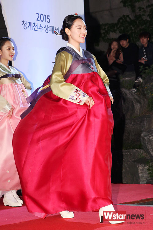 [포토] 한빛단 김유영 여름밤을 물들이는 다홍치마